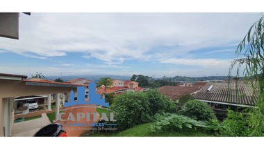CASA EN VENTA EN LAS CUMBRES