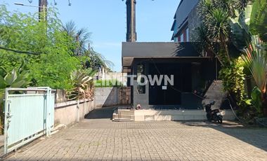 Disewakan Tanah Serta Bangunan 2 Lantai di Jakarta Selatan
