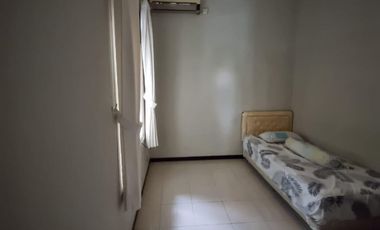 DISEWAKAN RUMAH bebas banjir semi furnish di Pondok Tjandra