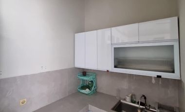 DISEWAKAN RUMAH bebas banjir semi furnish di Pondok Tjandra