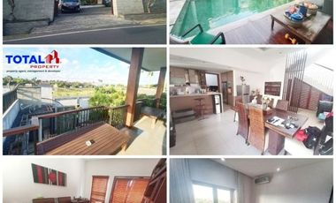 Dijual Villa Cantik 2 Lt 631/600 STRATEGIS BONUS Private Pool + WaterHeater, 9M NEGO di Kerobokan, Kuta Utara, Badung