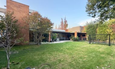 Casa en arriendo de 5 dorm. en Lo Barnechea
