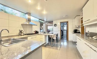 Casa en arriendo de 5 dorm. en Lo Barnechea