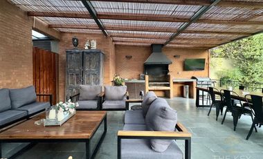 Casa en arriendo de 5 dorm. en Lo Barnechea