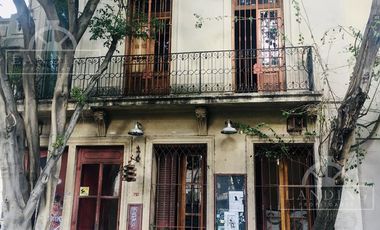 CASA EN VENTA :: San Telmo : EXCELENTE/OPORTUNIDAD acepta PERMUTA y/o FINANCIACION