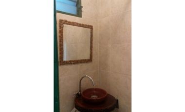 RETASADA!!! EXCELENTE CASA C/LOCAL Y DEPTO.