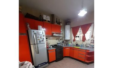 RETASADA!!! EXCELENTE CASA C/LOCAL Y DEPTO.