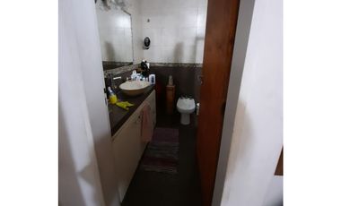 RETASADA!!! EXCELENTE CASA C/LOCAL Y DEPTO.