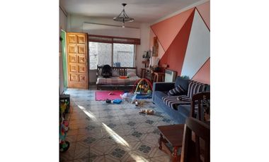 RETASADA!!! EXCELENTE CASA C/LOCAL Y DEPTO.