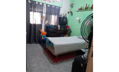 RETASADA!!! EXCELENTE CASA C/LOCAL Y DEPTO.