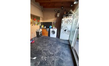 RETASADA!!! EXCELENTE CASA C/LOCAL Y DEPTO.