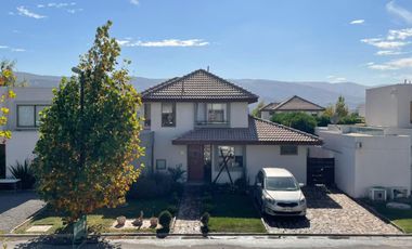 SE RECIBEN OFERTAS/SANTA ELENA - Casa - Venta