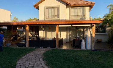 SE RECIBEN OFERTAS/SANTA ELENA - Casa - Venta