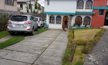 Casa En Venta de 320 M2 de construcción, 562 M2 de terreno, Norte de Quito, Rumipamba,