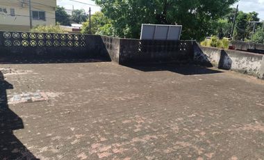 CASA AMPLIA SOBRE LOTE DE 10 X 25 MTS. 2 DORMITORIOS VILLA LUZURIAGA