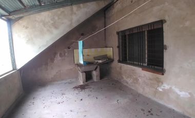 CASA AMPLIA SOBRE LOTE DE 10 X 25 MTS. 2 DORMITORIOS VILLA LUZURIAGA