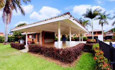 casa en venta en hacienda el castillo. Cod V16447