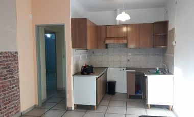 Ph tipo casa en alquiler. 3 dormitorios, jardin, cochera.