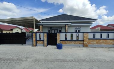 RUMAH MEWAH DI PINGGIR JALAN DELIMA SAMPING JUMBO MART