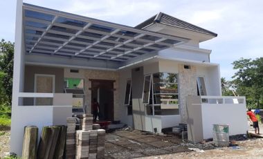 Rumah Unik & Apik Khas Pintu Gebyok Konsep Villa Minimalis di Sleman