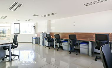 UBICADISIMAS OFICINAS EN VENTA SOBRE AV. LOMAS VERDES