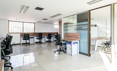 UBICADISIMAS OFICINAS EN VENTA SOBRE AV. LOMAS VERDES