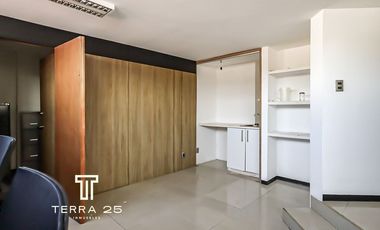 UBICADISIMAS OFICINAS EN VENTA SOBRE AV. LOMAS VERDES