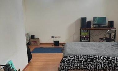 3 AMBIENTES CON PATIO  COMPLEJO CON POCAS UNIDADES , APROX 100 M2 TOTALES , EN DOS PLANTAS