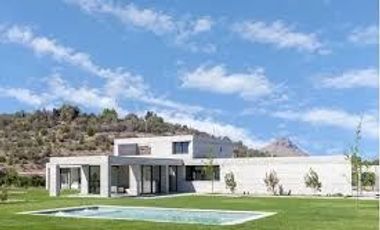 Casa en arriendo de 6 dorm. en Las Condes