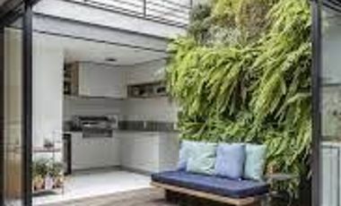 Casa en arriendo de 6 dorm. en Las Condes