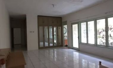 RUMAH KEDUA MURAH SIAP HUNI TANAH LUAS LOKASI SANGAT STRATEGIS DI RADIO DALAM GANDARIA UTARA JAKARTA SELATAN