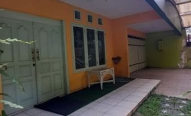 RUMAH KEDUA MURAH SIAP HUNI TANAH LUAS LOKASI SANGAT STRATEGIS DI RADIO DALAM GANDARIA UTARA JAKARTA SELATAN