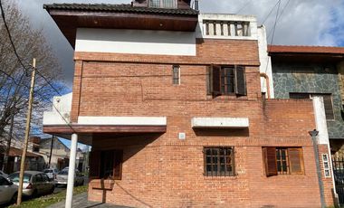 PH Tipo CASA - EXCELENTE ESTADO - 4 DORMITORIOS  - RAMOS MEJIA