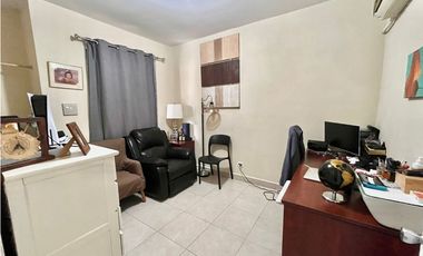 Venta de casa en Ph Versalles / Costa Sur