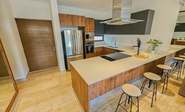 Casa · 3 Recámaras · Arbolada · Av. Huayacán · Amenidades