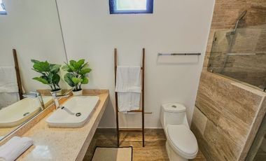 Casa · 3 Recámaras · Arbolada · Av. Huayacán · Amenidades