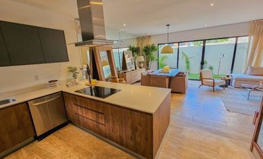 Casa · 3 Recámaras · Arbolada · Av. Huayacán · Amenidades