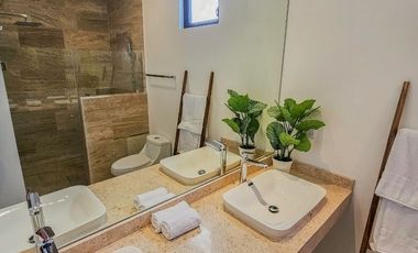 Casa · 3 Recámaras · Arbolada · Av. Huayacán · Amenidades