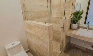 Casa · 3 Recámaras · Arbolada · Av. Huayacán · Amenidades