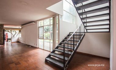 Casa para remodelar en venta en Americana, Guadalajara