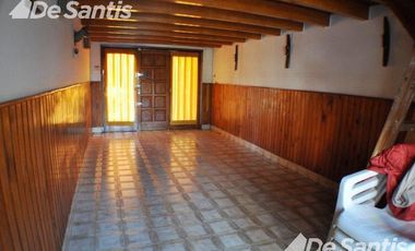 Chalet 3 ambientes + depto monoambiente sobre gran lote