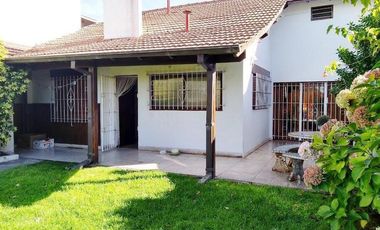 Chalet 3 ambientes + depto monoambiente sobre gran lote