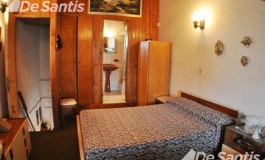 Chalet 3 ambientes + depto monoambiente sobre gran lote