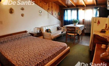 Chalet 3 ambientes + depto monoambiente sobre gran lote