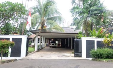 Rumah di Kavling Polri Ragunan Jakarta Selatan- Mewah,Halaman /Taman Luas