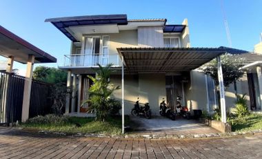 Rumah Modern Dalam Perumahan di Lempongsari