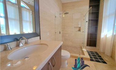 VENDO APARTAMENTO AMOBLADA DE 254M2 BOQUETE
