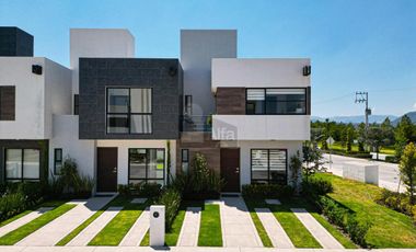 Casa en venta en Ocoyoacac en residencial con lago