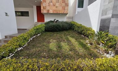 Se renta casa en la loma de golf