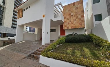 Se renta casa en la loma de golf